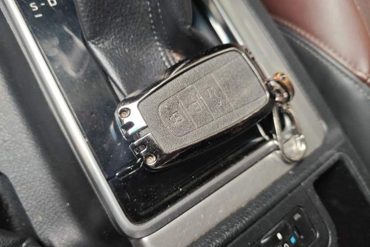 Used Toyota Prado 2018 3.5L Automatic TX-L with Rear-Mounted Spare Tire Vehicle Key