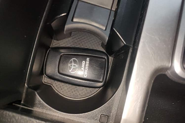 Used Toyota Prado 2018 3.5L Automatic TX-L with Rear-Mounted Spare Tire Vehicle Key