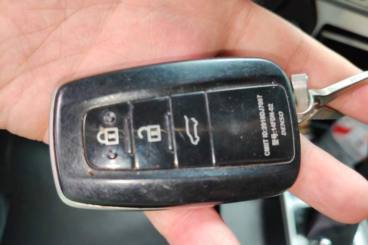 Used Toyota Prado 2018 3.5L Automatic TX-L Vehicle Key
