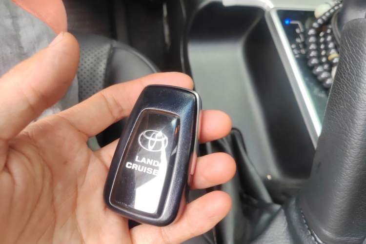 Used Toyota Prado 2018 3.5L Automatic VX NAVI with Rear-Mounted Spare Tire Vehicle Key