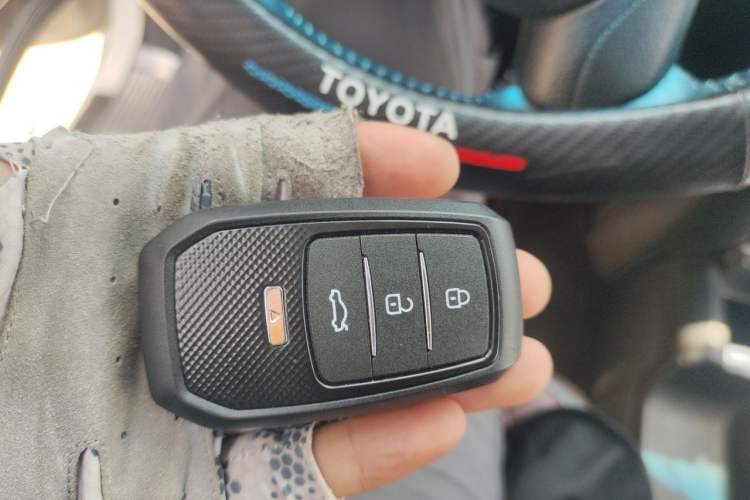 Used Toyota Prado 2018 3.5L Automatic SX Vehicle Key