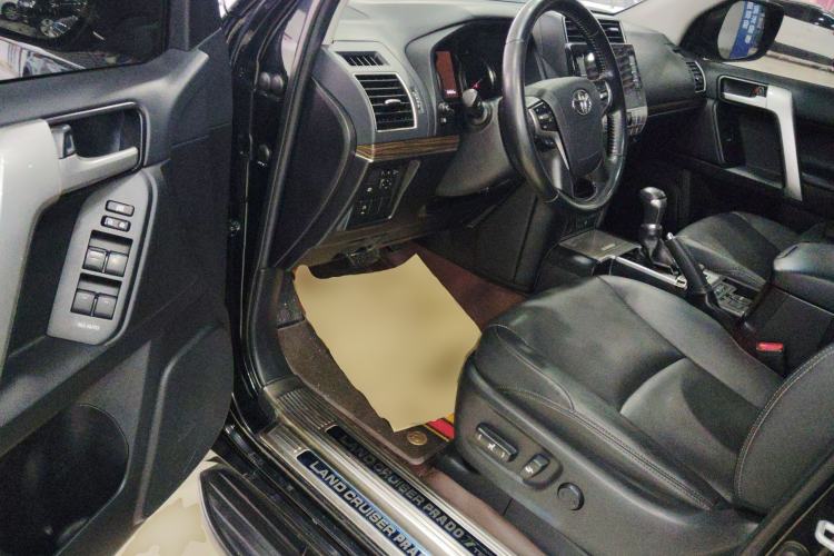 Used Toyota Prado 2019 4.0L TX-L Middle East Driver Seat