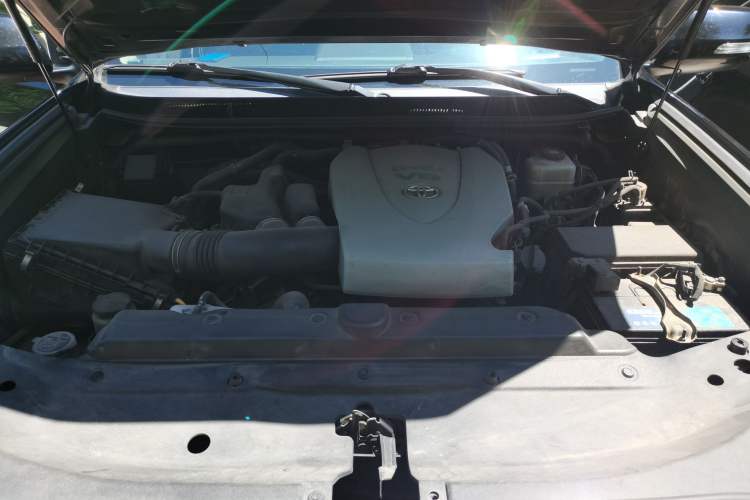 Used Toyota Prado 2019 3.5L Automatic TX-L Deluxe Edition with Rear-Mounted Spare Tire Engine Bay