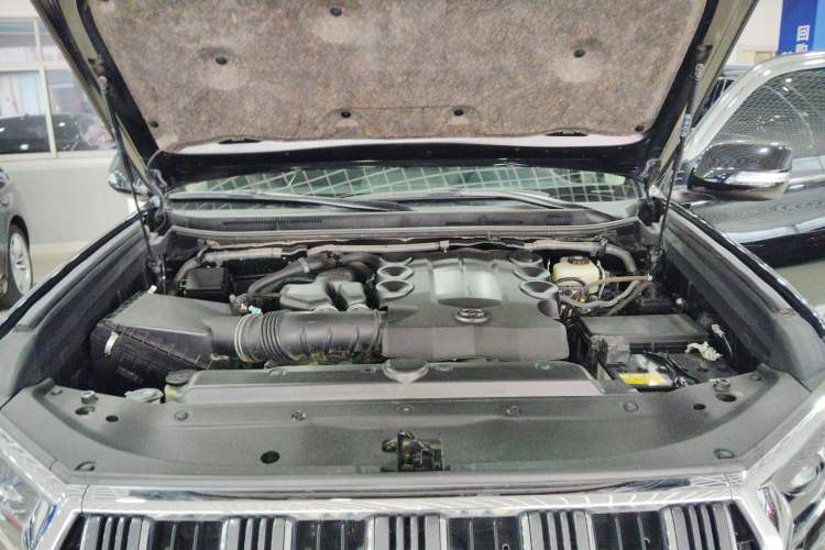 Used Toyota Prado 2019 4.0L TX-L Middle East Engine Bay