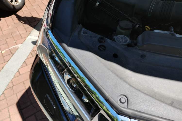 Used Toyota Prado 2019 3.5L Automatic TX-L Deluxe Edition with Rear-Mounted Spare Tire Engine Bay Right