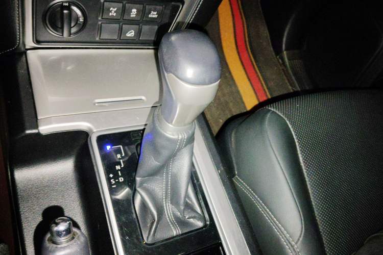 Used Toyota Prado 2019 4.0L TX-L Middle East Gear Lever