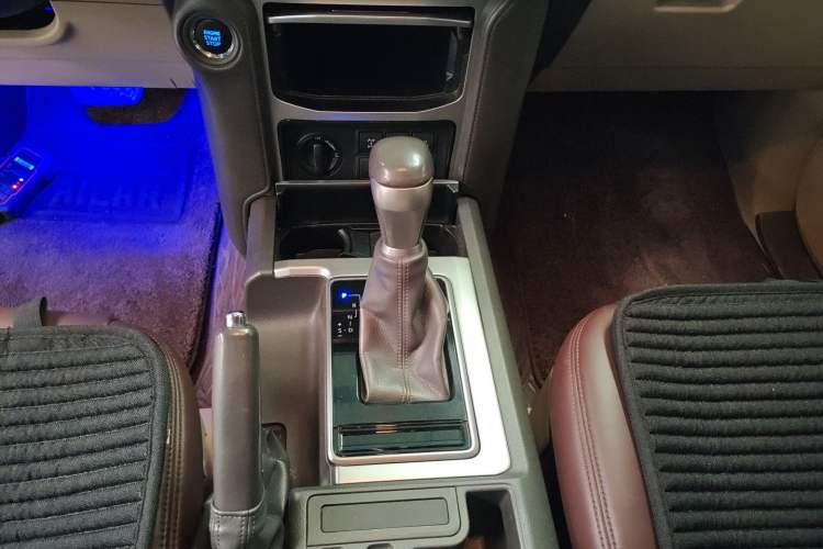 Used Toyota Prado 2019 4.0L TX-L Middle East Gear Lever