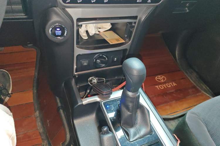Used Toyota Prado 2019 2.7L TX Steel Wheels Underbody Mounting Sunroof – Middle East Gear Lever