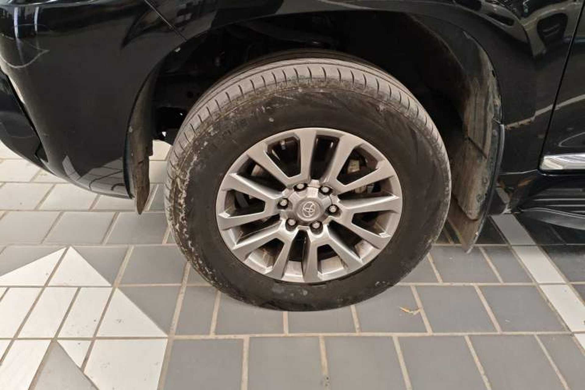 Used Toyota Prado 2019 4.0L TX-L Middle East Left Front Wheel Hub