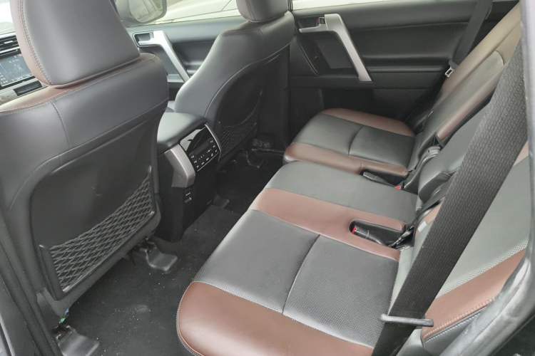 Used Toyota Prado 2019 3.5L Automatic TX-L Deluxe Edition with Rear-Mounted Spare Tire Left Rear Seat