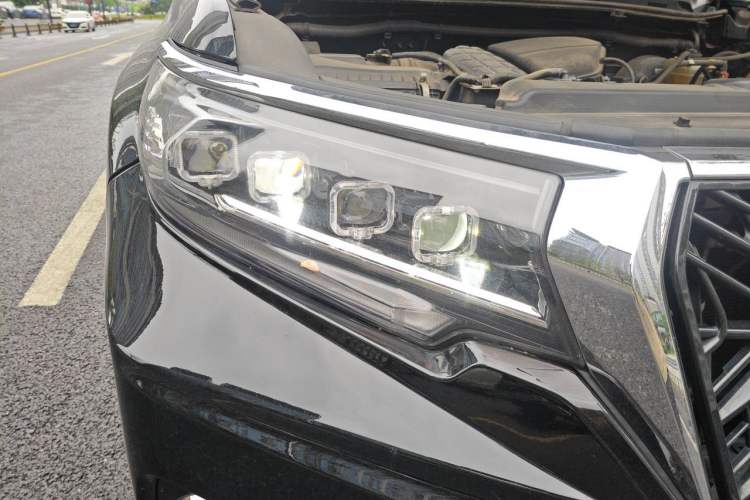 Used Toyota Prado  Right Front Headlight