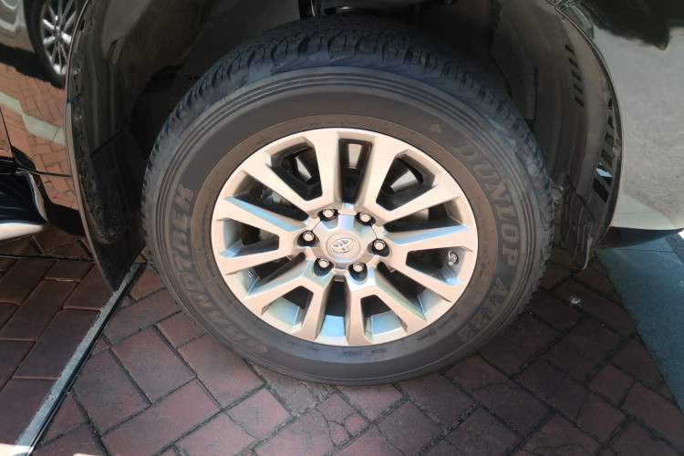 Used Toyota Prado 2019 3.5L Automatic TX-L Deluxe Edition with Rear-Mounted Spare Tire Right Front Wheel Hub