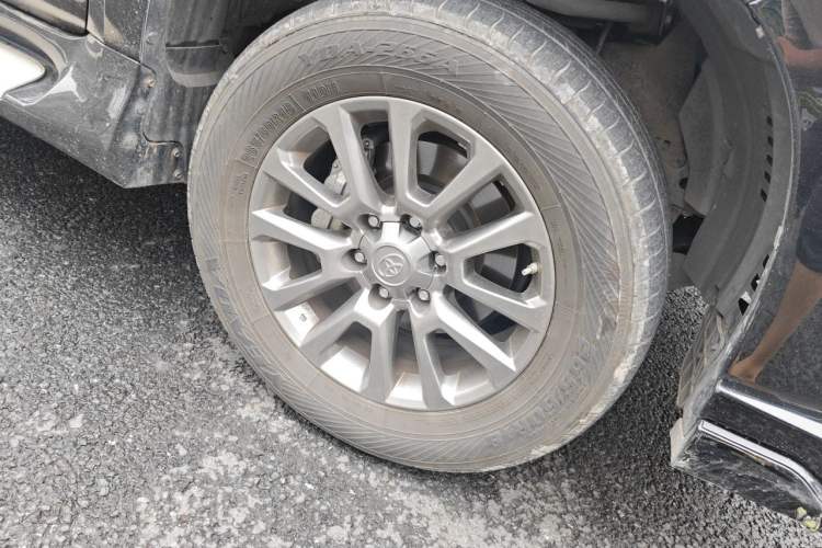 Used Toyota Prado  Right Front Wheel Hub