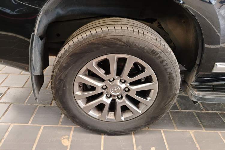 Used Toyota Prado 2019 4.0L TX-L Middle East Right Rear Wheel Hub
