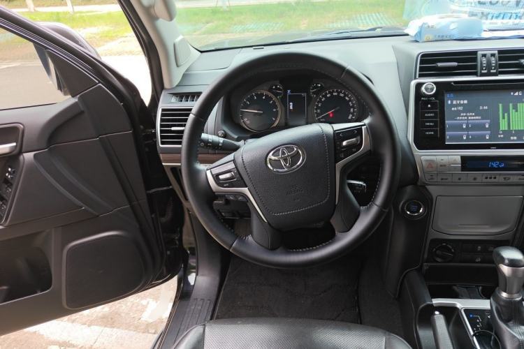 Used Toyota Prado 2019 3.5L Automatic TX-L Deluxe Edition with Rear-Mounted Spare Tire Steering Wheel