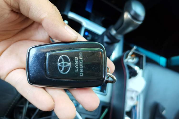 Used Toyota Prado 2019 3.5L Automatic TX-L Deluxe Edition with Rear-Mounted Spare Tire Vehicle Key
