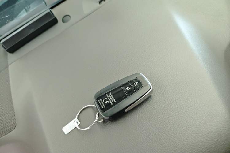 Used Toyota Prado 2019 4.0L TX-L Middle East Vehicle Key