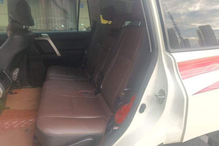 Used Toyota Prado 2019 3.5L Automatic TX-L Deluxe Edition with Rear-Mounted Spare Tire Left Rear Seat