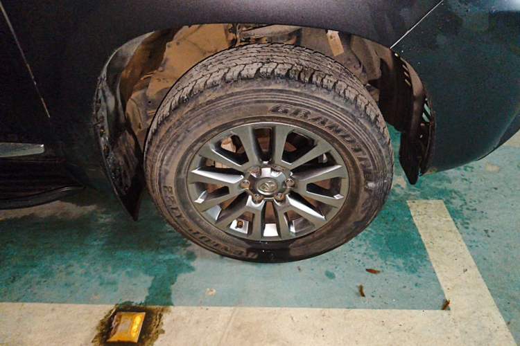 Used Toyota Prado 2019 2.7L TX-L Gasoline Parallel Import 7 Seats Right Front Wheel Hub