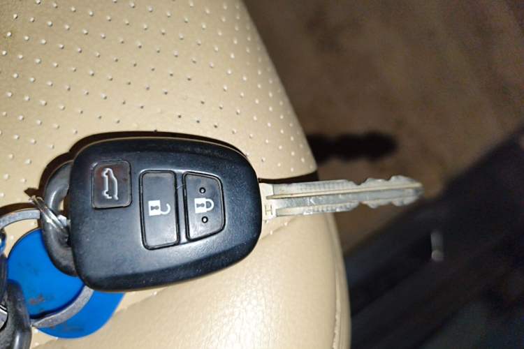 Used Toyota Prado 2019 2.7L TX-L Gasoline Parallel Import 7 Seats Vehicle Key