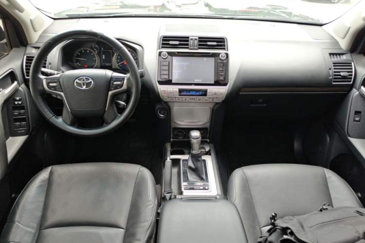 Used Toyota Prado 2019 3.5L Automatic TX-L Deluxe Edition Center Console