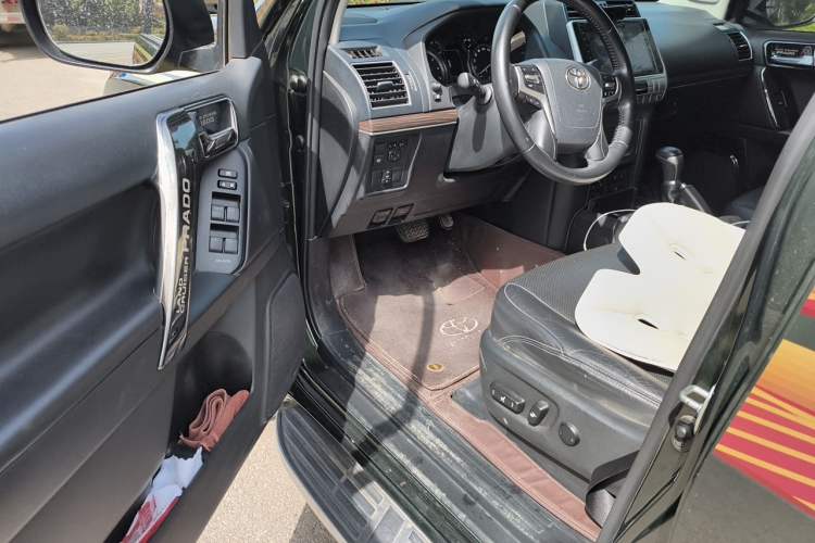 Used Toyota Prado 2019 3.5L Automatic TX-L Deluxe Edition with Rear-Mounted Spare Tire Driver Seat