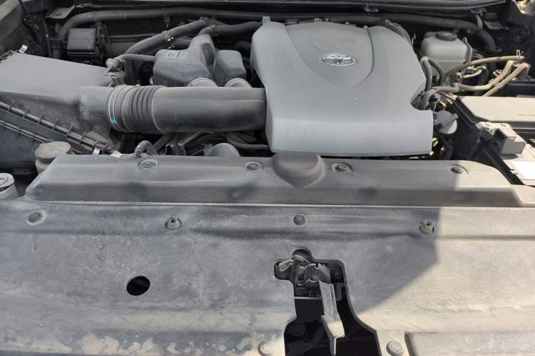 Used Toyota Prado 2019 3.5L Automatic TX-L Deluxe Edition with Rear-Mounted Spare Tire Engine Bay