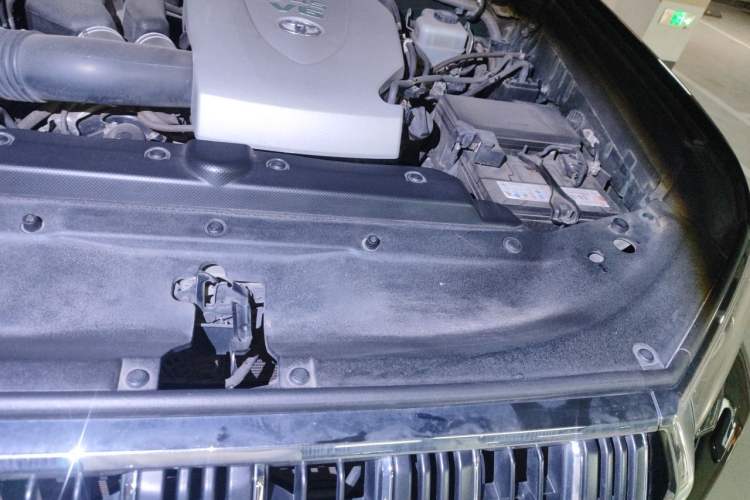 Used Toyota Prado 2019 3.5L Automatic TX-L Deluxe Edition with Rear-Mounted Spare Tire Engine Bay Left
