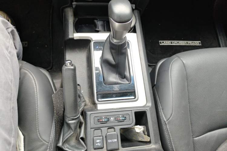 Used Toyota Prado 2019 3.5L Automatic TX-L Deluxe Edition Gear Lever