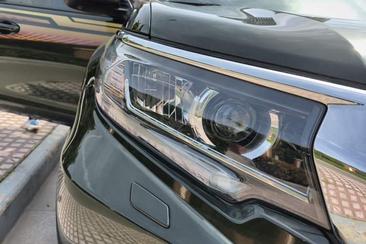 Used Toyota Prado 2019 3.5L Automatic TX-L Deluxe Edition with Rear-Mounted Spare Tire Right Front Headlight