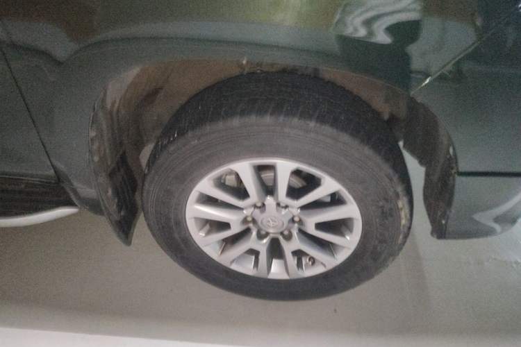 Used Toyota Prado 2019 3.5L Automatic TX-L Deluxe Edition with Rear-Mounted Spare Tire Right Front Wheel Hub