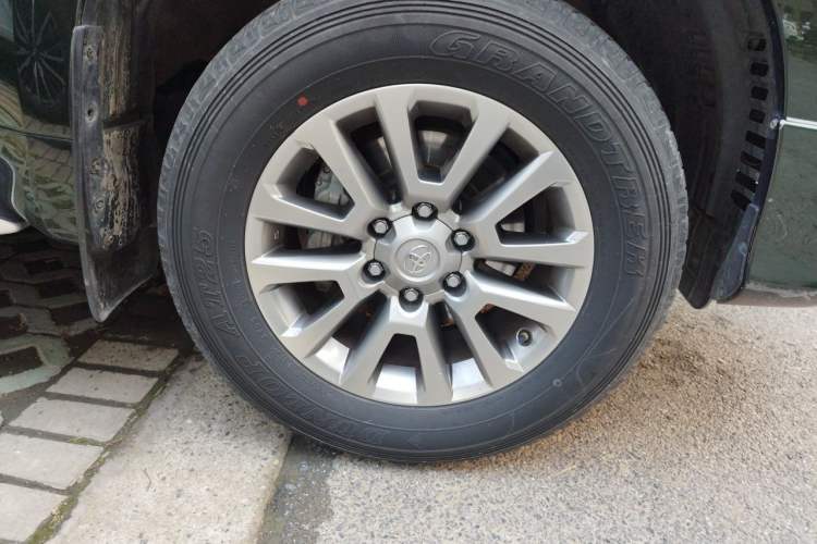 Used Toyota Prado 2019 3.5L Automatic TX-L Deluxe Edition Right Front Wheel Hub