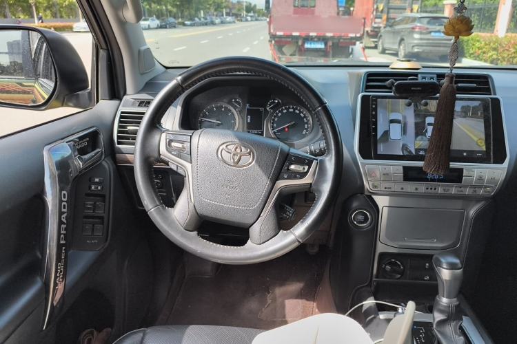 Used Toyota Prado 2019 3.5L Automatic TX-L Deluxe Edition with Rear-Mounted Spare Tire Steering Wheel