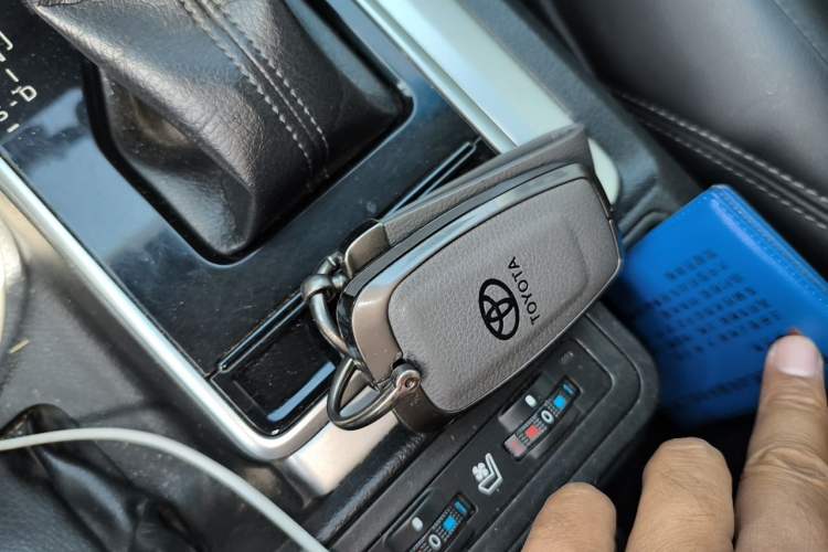 Used Toyota Prado 2019 3.5L Automatic TX-L Deluxe Edition with Rear-Mounted Spare Tire Vehicle Key