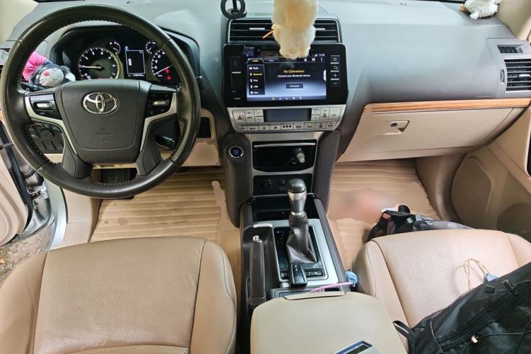 Used Toyota Prado  Center Console