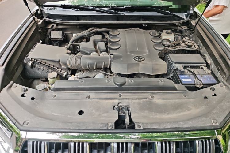 Used Toyota Prado  Engine Bay