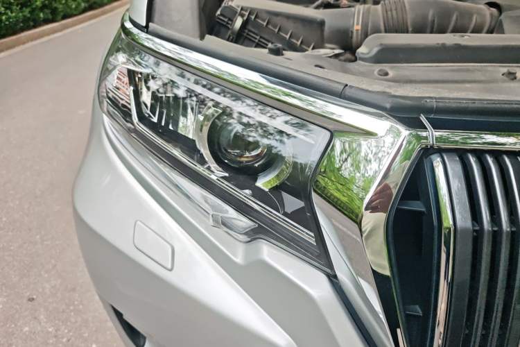 Used Toyota Prado  Right Front Headlight