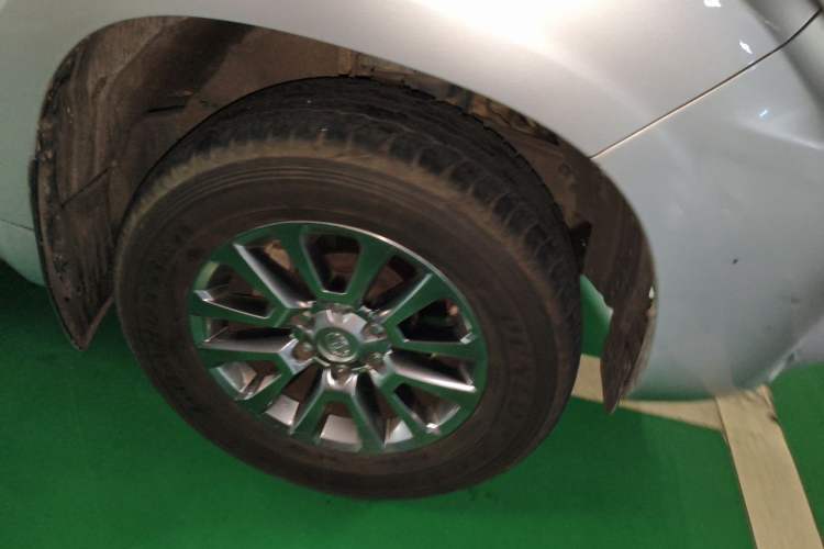 Used Toyota Prado  Right Front Wheel Hub