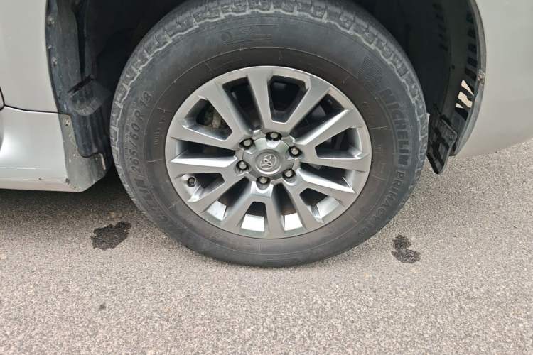 Used Toyota Prado  Right Front Wheel Hub