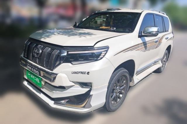 Ojetý Toyota Prado Prado 2.7, two airbags, no refrigerator, Middle East specification