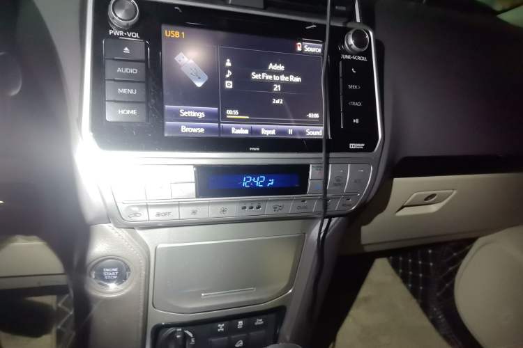 Used Toyota Prado 2019 4.0L TX-L Dual Fuel Sunroof 17-Inch Wheels Middle East Version Audio And AC Panel