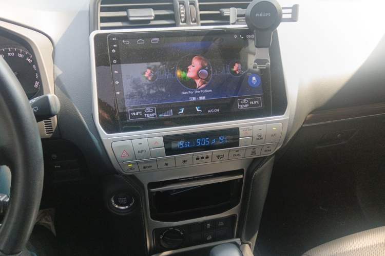 Used Toyota Prado 2019 3.5L Automatic TX-L Deluxe Edition Audio And AC Panel