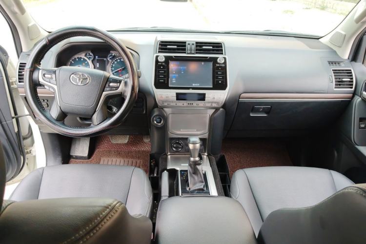 Used Toyota Prado 2019 3.5L Automatic TX-L Deluxe Edition Center Console