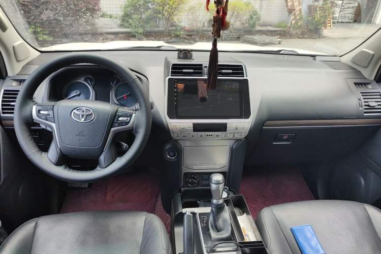 Used Toyota Prado 2019 3.5L Automatic TX-L Deluxe Edition Center Console