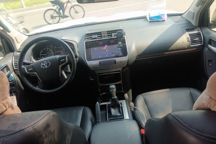 Used Toyota Prado 2019 3.5L Automatic TX-L Deluxe Edition Center Console