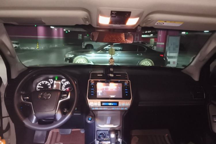 Used Toyota Prado 2019 3.5L Automatic TX-L Deluxe Edition Center Console