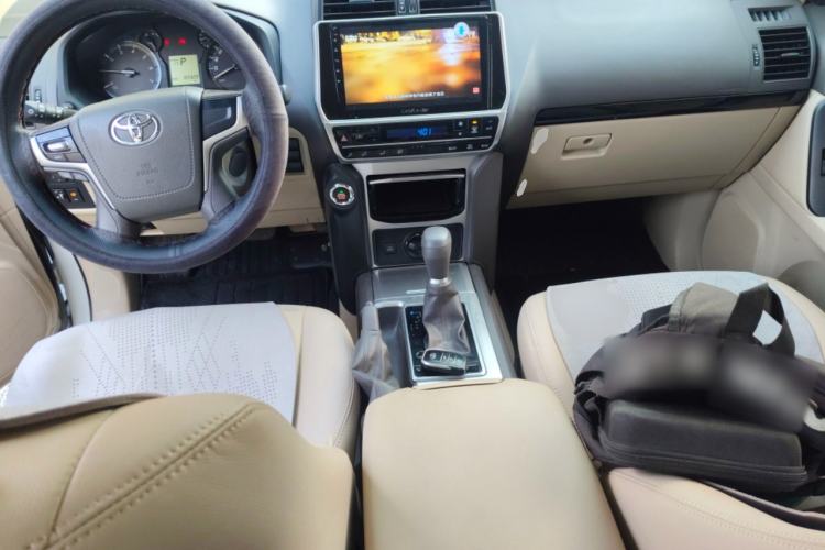 Used Toyota Prado  Center Console