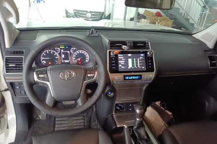 Used Toyota Prado 2019 3.5L Automatic TX-L Deluxe Edition Center Console