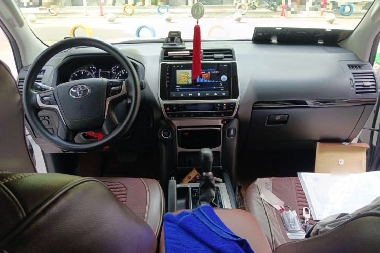 Used Toyota Prado  Center Console