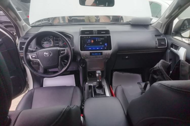 Used Toyota Prado 2019 3.5L Automatic TX-L Deluxe Edition Center Console